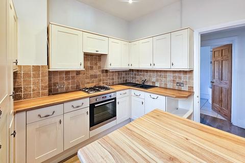 2 bedroom flat to rent, Park Drive, Harrogate, HG2