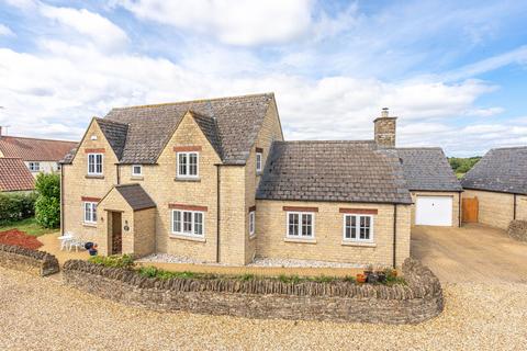 Paddock End Barrett Lane, Sutton Benger, Chippenham, SN15 4UZ