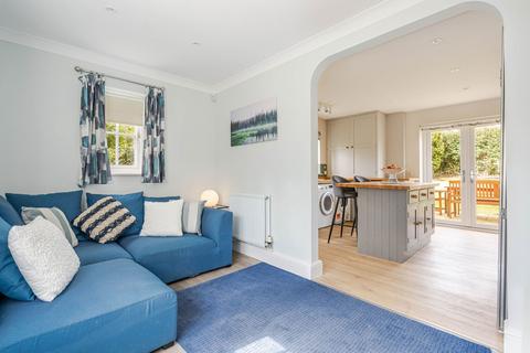 Paddock End Barrett Lane, Sutton Benger, Chippenham, SN15 4UZ