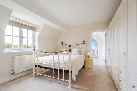 Paddock End Barrett Lane, Sutton Benger, Chippenham, SN15 4UZ