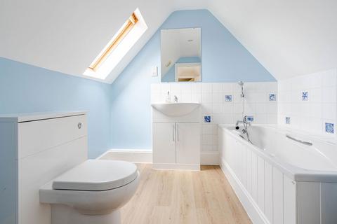 Paddock End Barrett Lane, Sutton Benger, Chippenham, SN15 4UZ