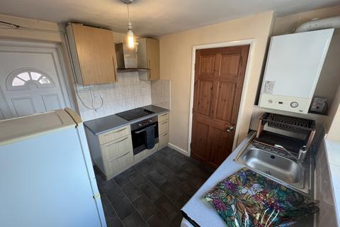 Studio to rent, Fiennes Close, Dagenham RM8