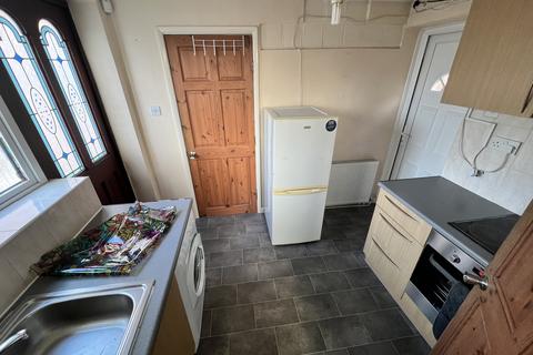 Studio to rent, Fiennes Close, Dagenham RM8