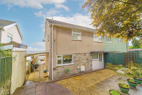 3 bedroom semi-detached house for sale, Pentland Close, Risca, NP11