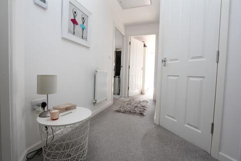 2 bedroom flat for sale, Cei Tir Y Castell, Barry, CF63 4DG