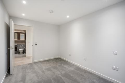 3 bedroom apartment to rent, Sandpiper Building, Woodberry Down, Finsbury Park N4