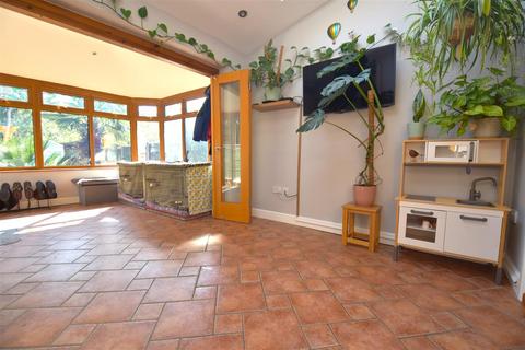 4 bedroom detached house for sale, Spindle Beams, Rochford