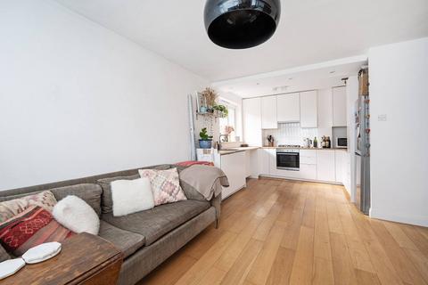 Flat 168, Fellows Court Weymouth Terrace, London, E2 8LQ