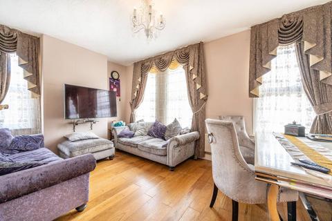 2 bedroom flat for sale, Markhouse Road, Walthamstow, London, E17