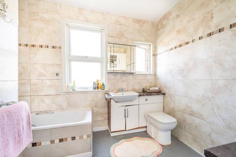 2 bedroom flat for sale, Markhouse Road, Walthamstow, London, E17