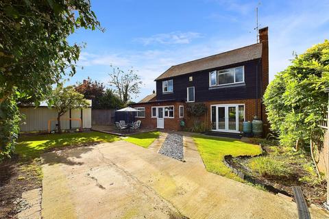 4 bedroom detached house for sale, Ligo Avenue, Aylesbury HP22