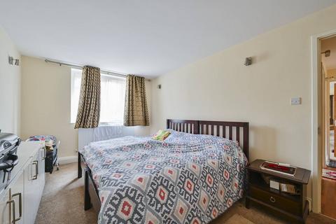 2 bedroom flat to rent, Shannon Place, St John's Wood, London, NW8