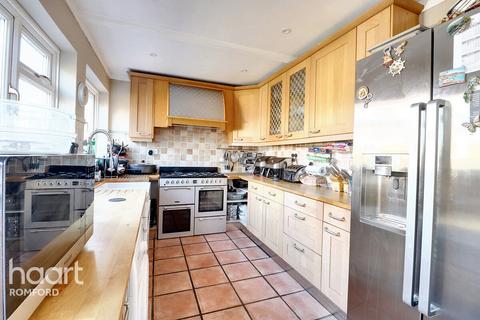 4 bedroom end of terrace house for sale, Clydesdale Road, Hornchurch