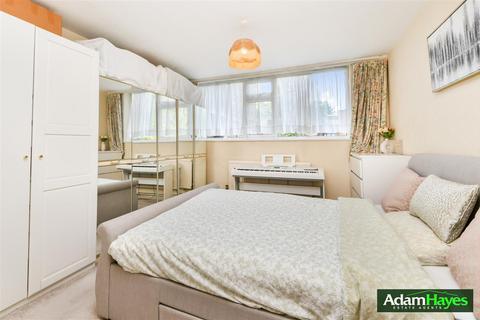 2 bedroom maisonette for sale, Woodside Grange Road, London N12