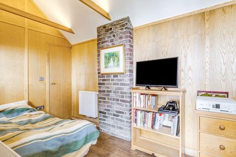 9 Hampstead Square, London, NW3 1AB