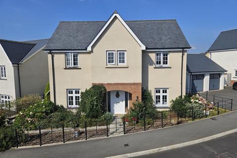 4 bedroom detached house for sale, Cowslip Avenue, Tavistock