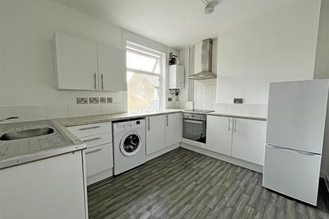 2 bedroom duplex to rent, Meadow Road, Nottingham NG4