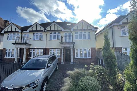 6 bedroom semi-detached house to rent, Sinclair Grove, London NW11