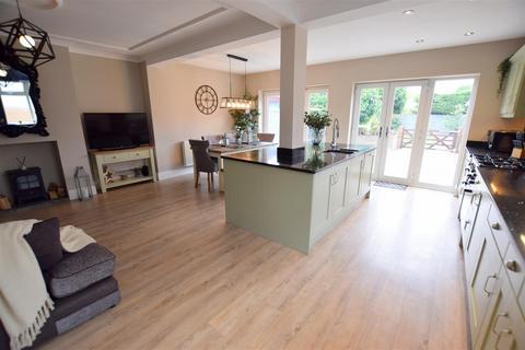 6 Charles Avenue, Grimsby, DN33 2DA