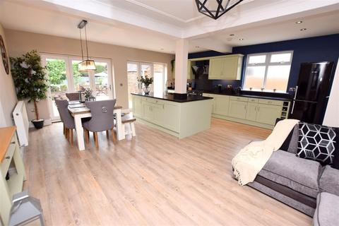 6 Charles Avenue, Grimsby, DN33 2DA