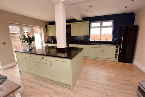 6 Charles Avenue, Grimsby, DN33 2DA