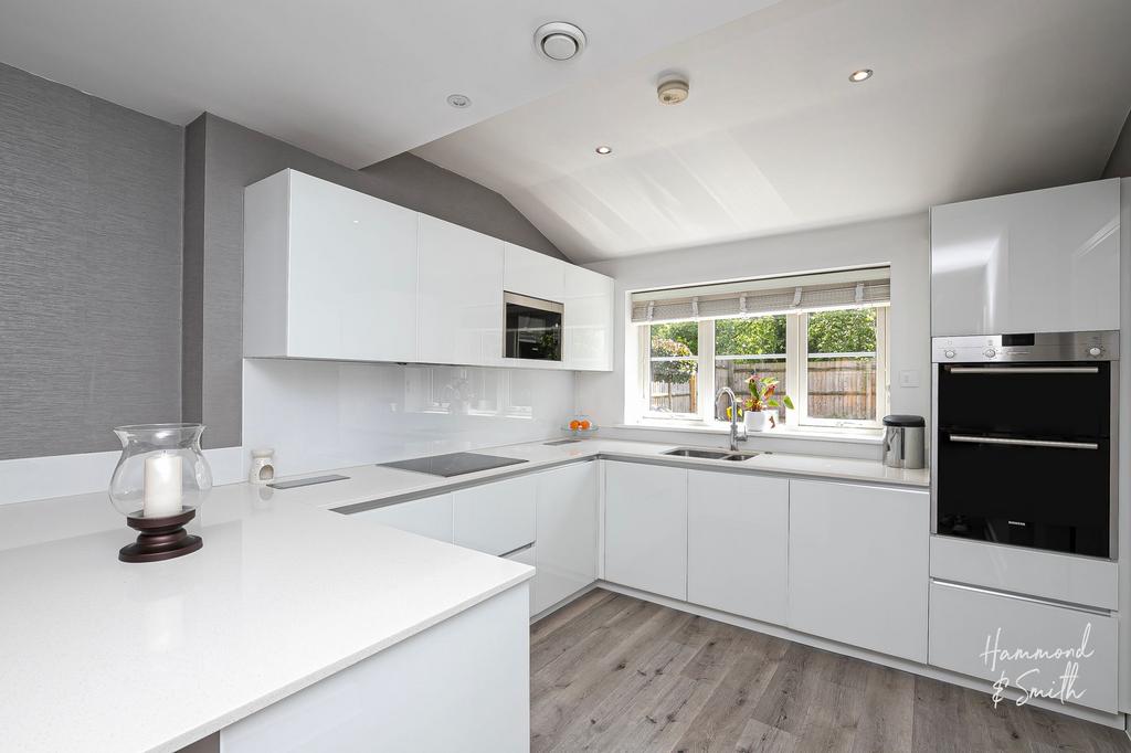 Kitchen/ Dining Room