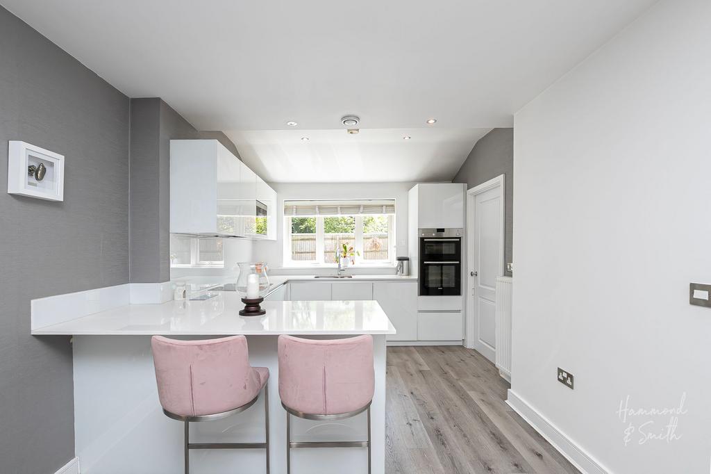 Kitchen/ Dining Room