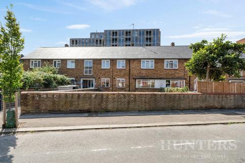 3 bedroom apartment to rent, Westbeech Road, London