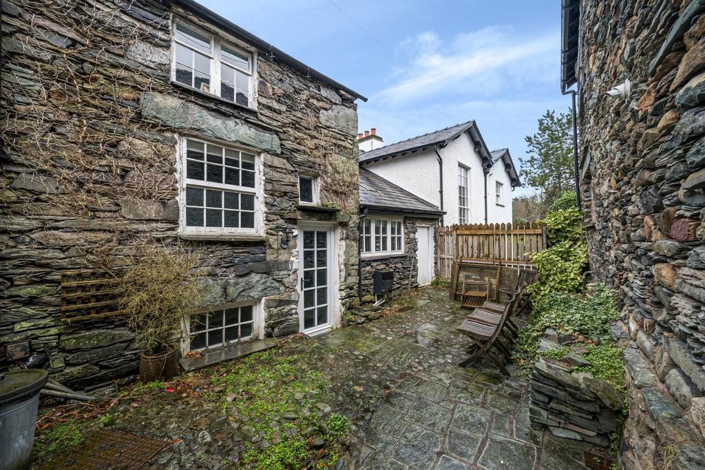 Cobbled Patio Area