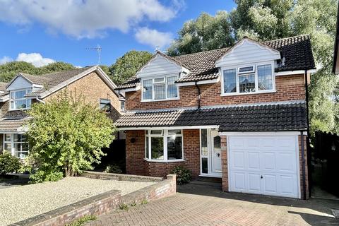 4 bedroom detached house for sale, Heather Close, Stratford-upon-Avon CV37