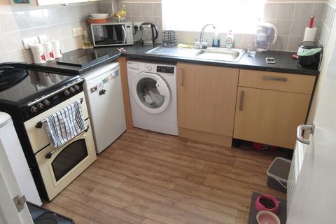 1 bedroom ground floor flat to rent, Ferry Road, Hullbridge