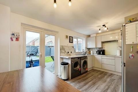 3 bedroom terraced house for sale, Sunningdale Way, Gainsborough