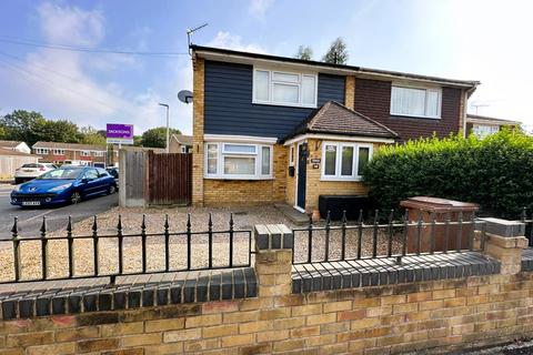 2 bedroom end of terrace house for sale, Thorpe Walk, Rainham,