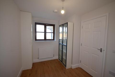 2 bedroom flat to rent, Peace Grove, Wembley. Middlesex. HA9 9UE