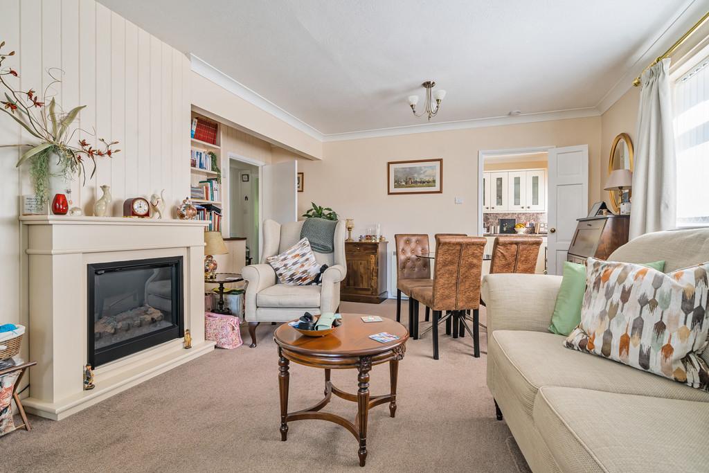 Sitting Room/Dining Room