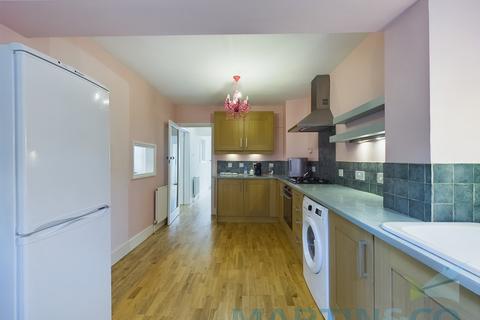 4 bedroom terraced house to rent, Colbourne Road, Hove