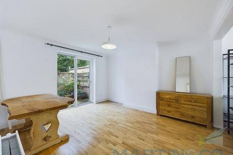 4 bedroom terraced house to rent, Colbourne Road, Hove