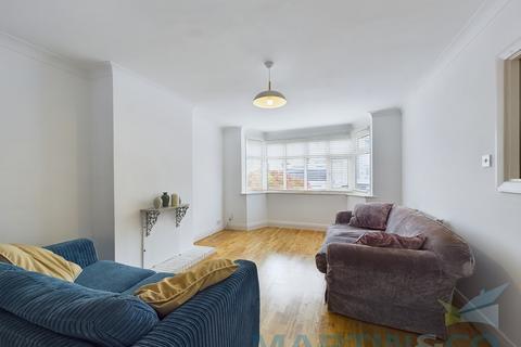 4 bedroom terraced house to rent, Colbourne Road, Hove