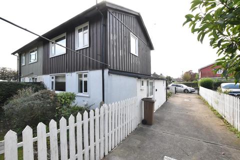 3 bedroom semi-detached house to rent, Peacock Street, Scunthorpe