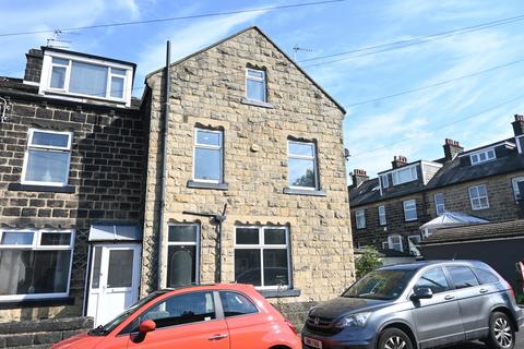 3 bedroom end of terrace house to rent, Carrington Terrace, Leeds LS20