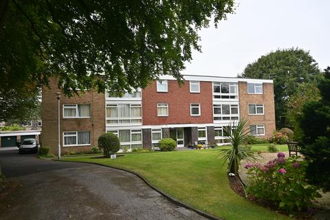 3 bedroom apartment to rent, Petersgarth, Saltaire BD18