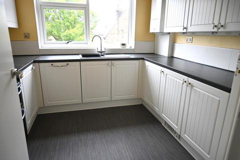 3 bedroom apartment to rent, Petersgarth, Saltaire BD18