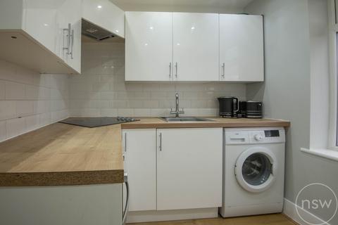 1 bedroom apartment to rent, New Cut Lane, Birkdale