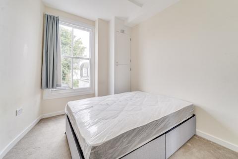 3 bedroom apartment to rent, Woodside Road, Wood Green, London