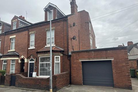 5 bedroom end of terrace house to rent, Kingsway, Goole