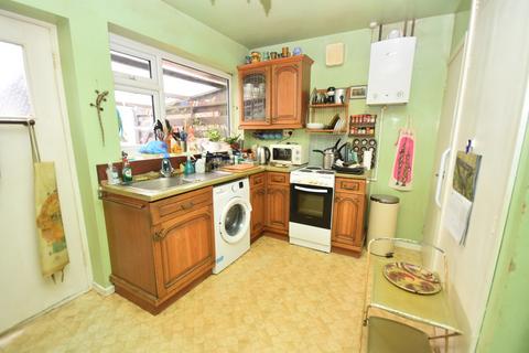 2 bedroom detached bungalow for sale, Bathfields Crescent, Whitchurch