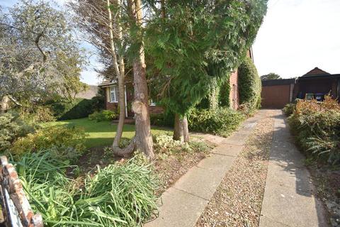 2 bedroom detached bungalow for sale, Bathfields Crescent, Whitchurch