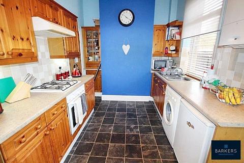 2 bedroom terraced house for sale, Carlinghow Lane, BATLEY