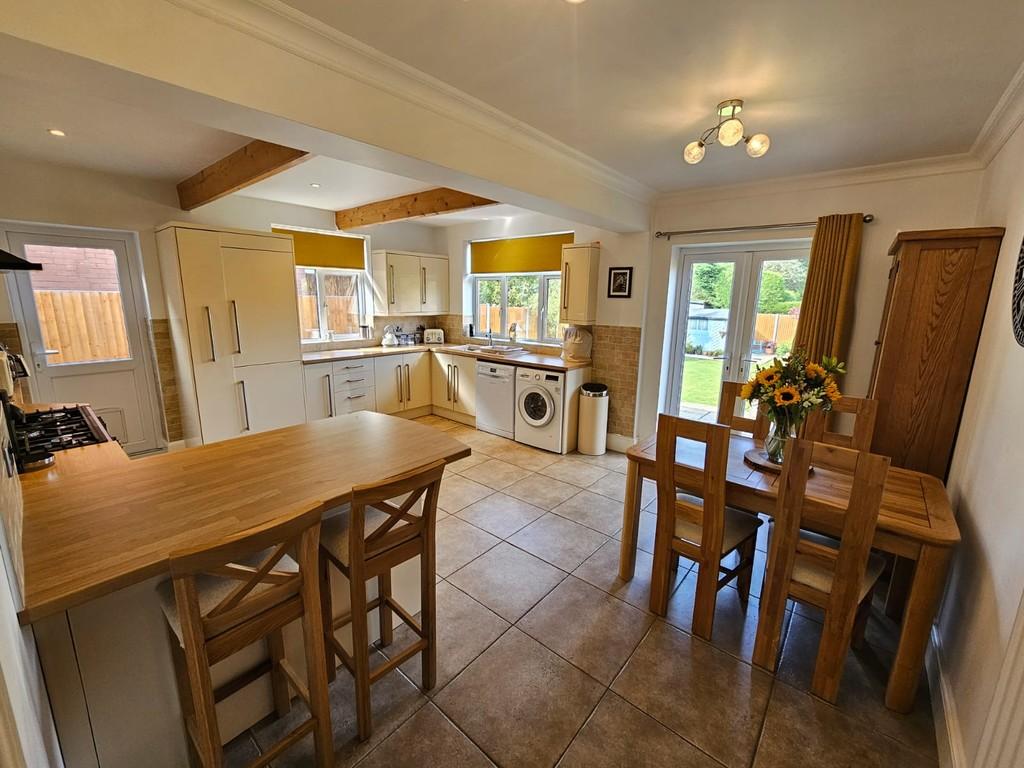 Gloucester Avenue, Melton Mowbray 3 bed semidetached house for sale
