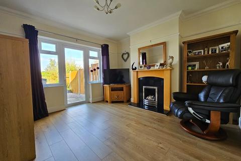 3 bedroom semi-detached house for sale, Gloucester Avenue, Melton Mowbray